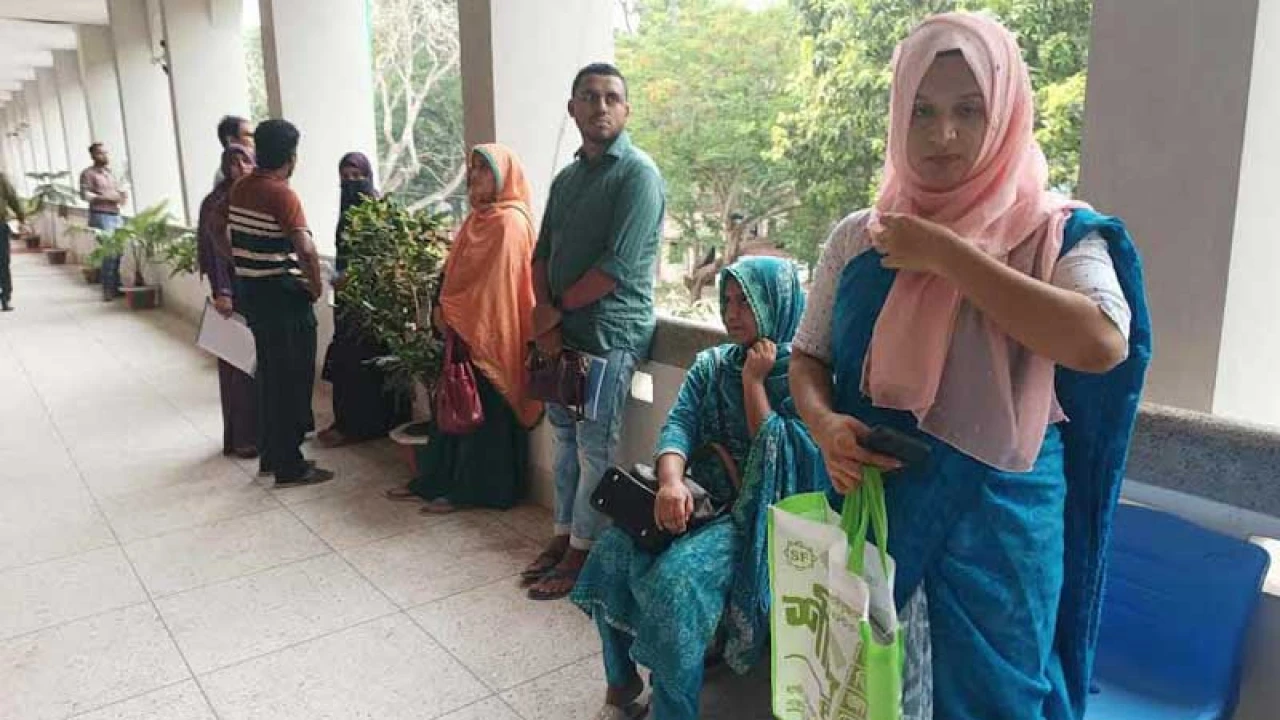 হাইকোর্টের নিষেধাজ্ঞা অমান্য করে প্রাথমিক শিক্ষক নিয়োগের মৌখিক পরীক্ষা গ্রহণ