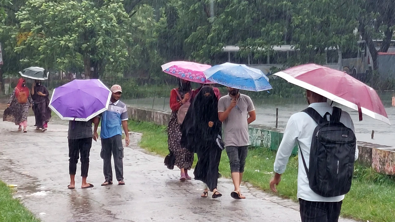 তাপপ্রবাহ কমিয়ে শিগগিরই আসছে বর্ষা