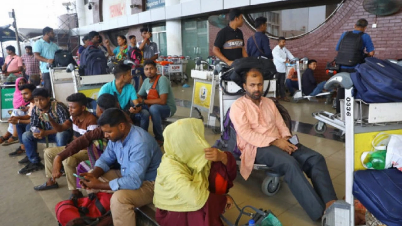 মালয়েশিয়াগামী কর্মীদের ভোগান্তির ঘটনায় মন্ত্রণালয়কে ব্যবস্থা নেওয়ার নির্দেশ