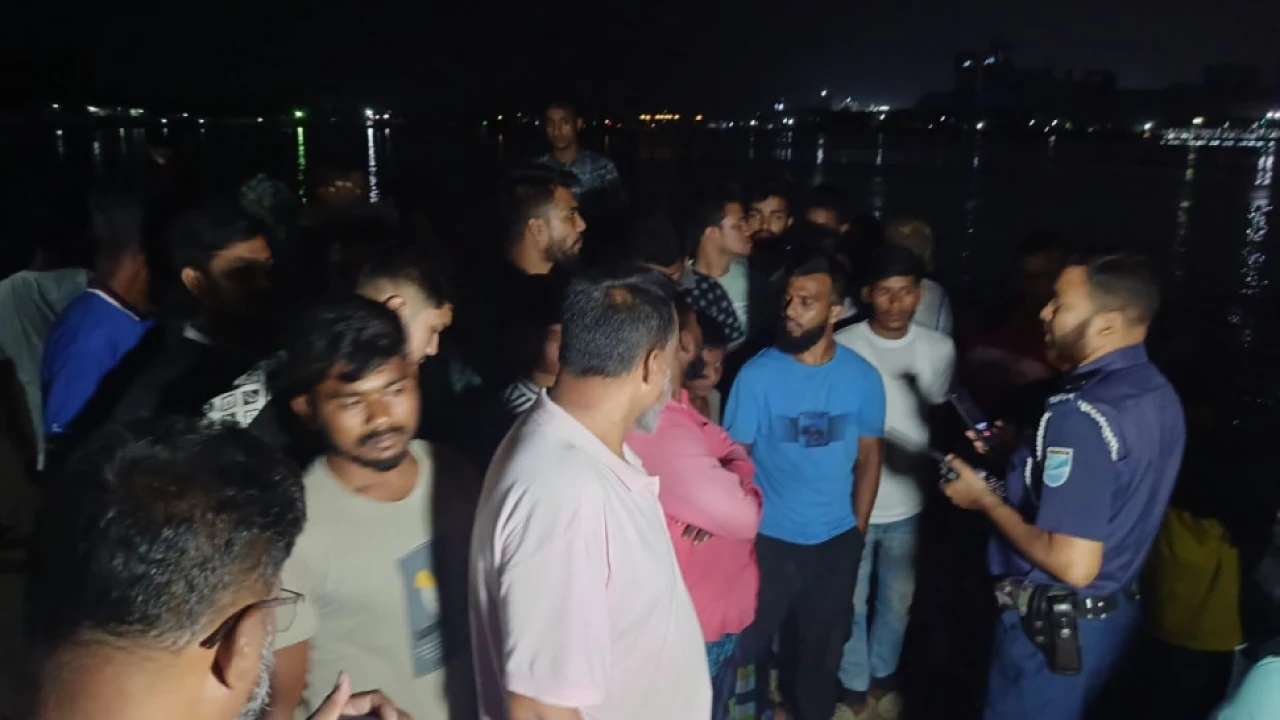 মুন্সীগঞ্জের ধলেশ্বরীতে লঞ্চের ধাক্কায় বাল্কহেডডুবি