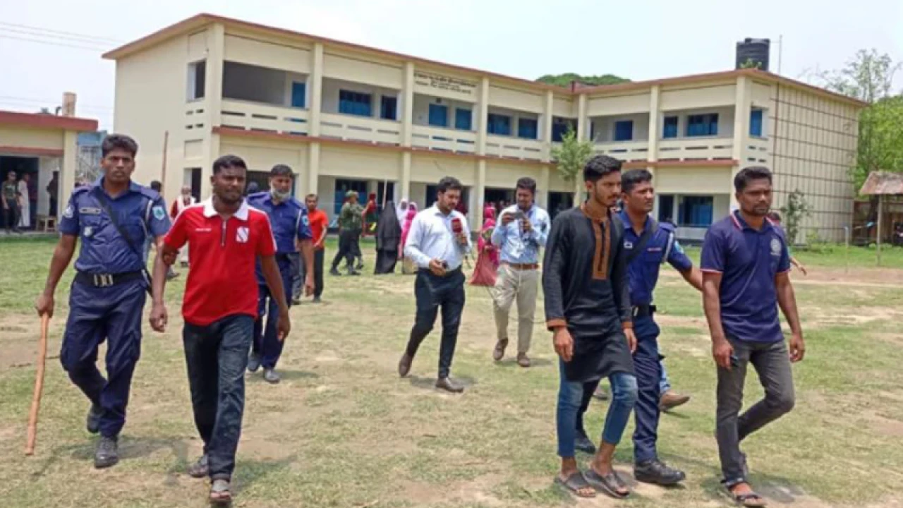 বাঘায় সিল দেওয়া ব্যালটসহ ৩ যুবক আটক