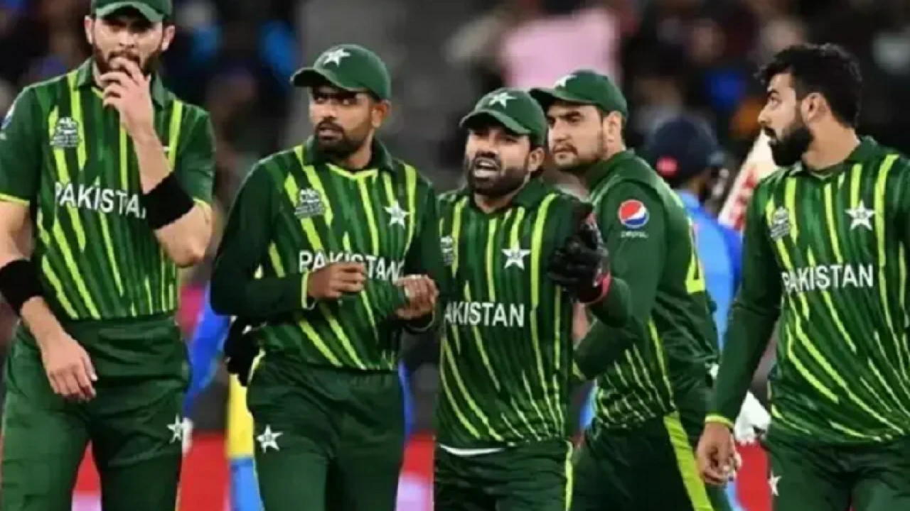 ভক্তদের নৈশভোজে এনে টাকা নিয়েছেন বাবররা, চরম বিতর্ক