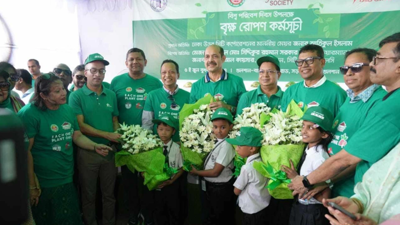 ভবনের গাড়ি পার্কিংয়ে অবৈধ দোকান উচ্ছেদ করা হবে: মেয়র আতিকুল ইসলাম