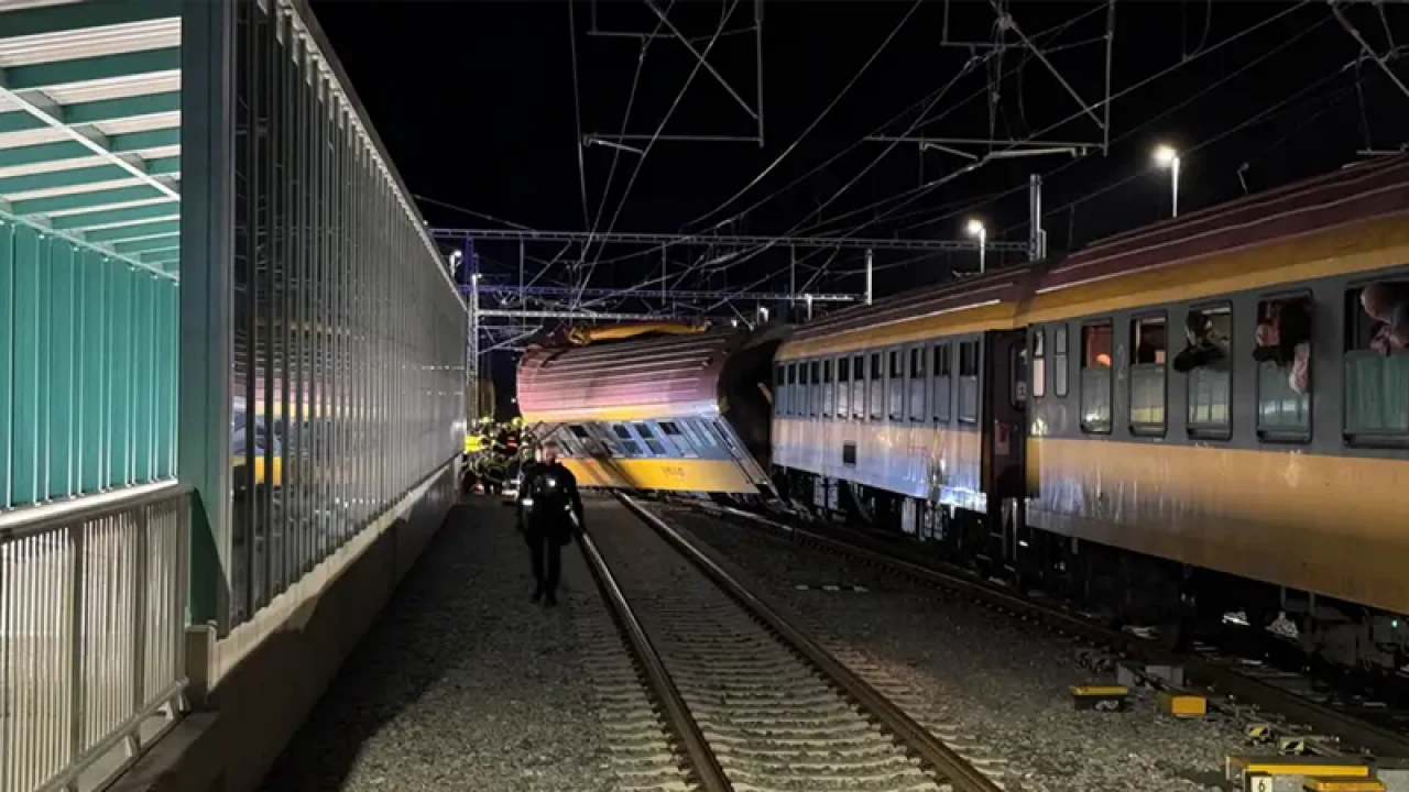 চেক রিপাবলিকে দুই ট্রেনের সংঘর্ষ, নিহত ৪