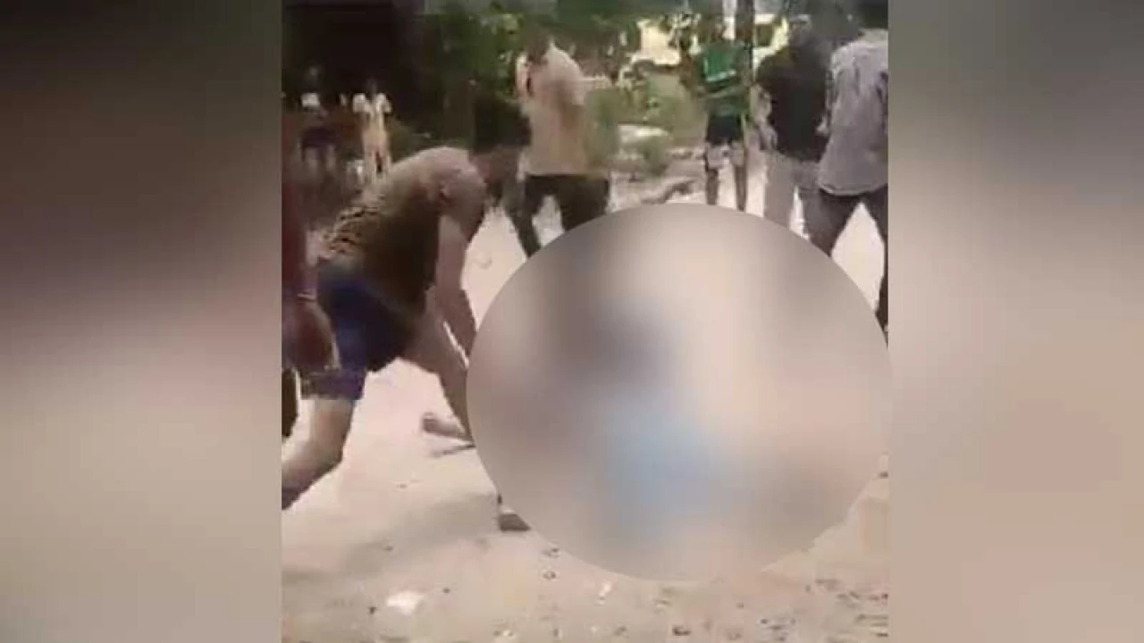 যুবককে প্রকাশ্যে পিটিয়ে হত্যা