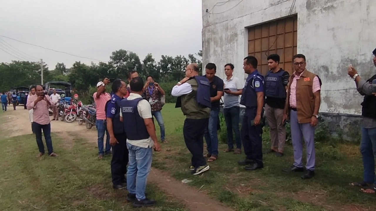 নেত্রকোনায় ‘জঙ্গি আস্তানা’ ঘিরে রেখেছে পুলিশ