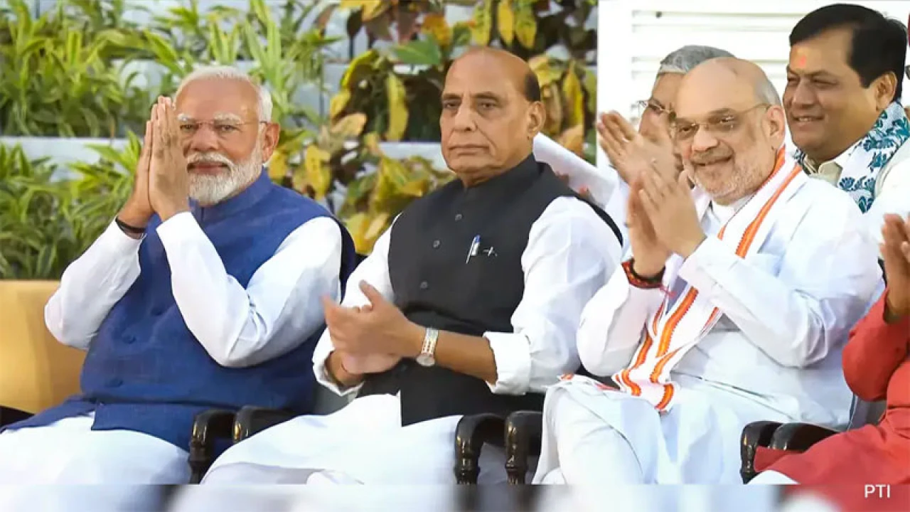 মোদির মন্ত্রিসভায় ঠাঁই পেলেন যারা
