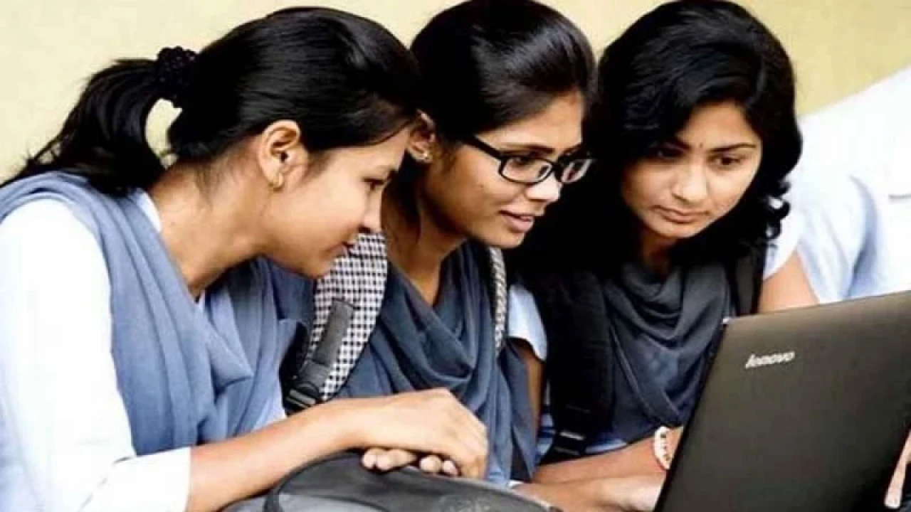 অনলাইনে প্রতিদিন এক লাখ আবেদন