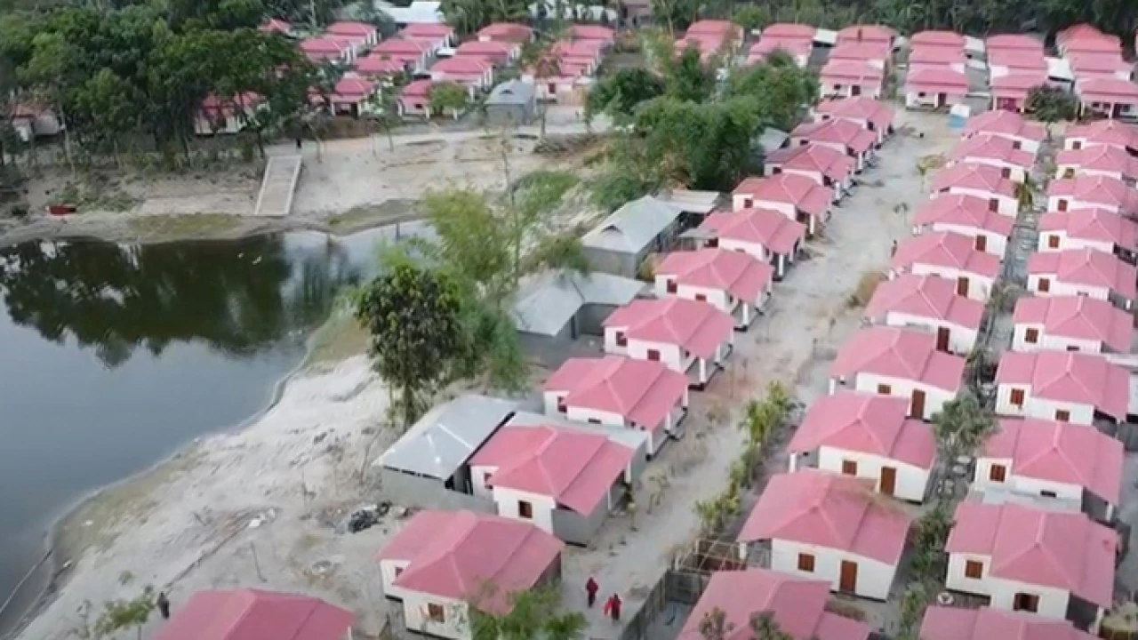 ১৮৫৬৬ পরিবার নিজ ঘরে উঠবেন আজ