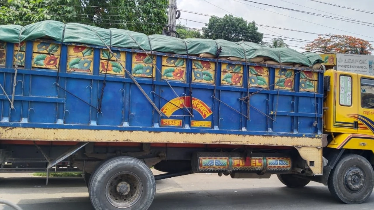 পাচারকালে ২০ টন সরকারি চাল জব্দ, আটক ২