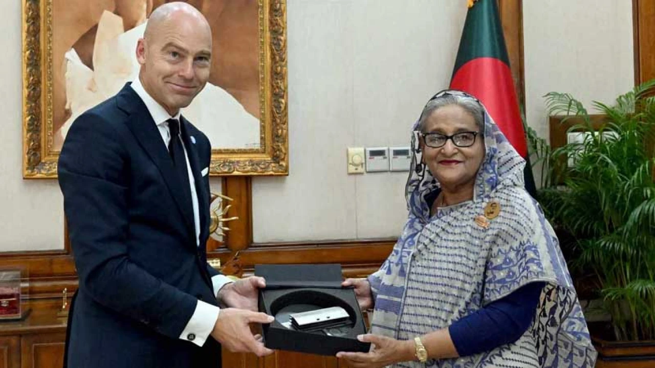 জিসিএ লোকাল অ্যাডাপটেশন চ্যাম্পিয়নস অ্যাওয়ার্ড গ্রহণ করলেন প্রধানমন্ত্রী