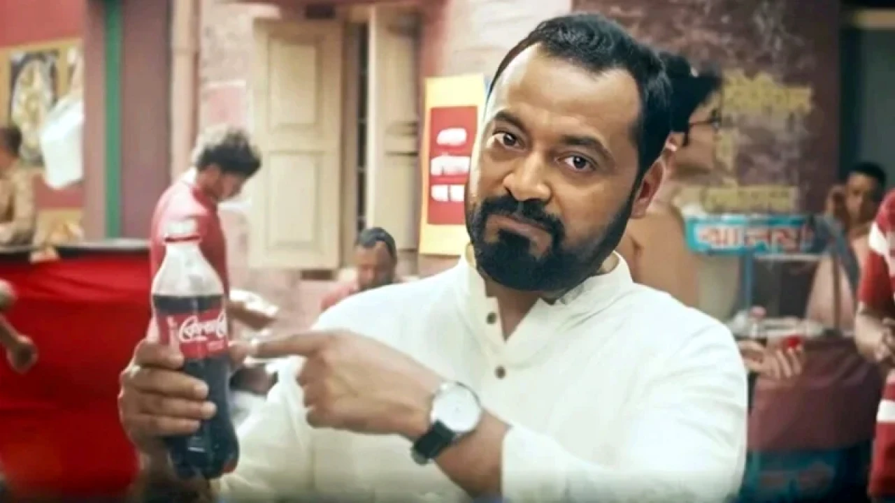 প্রকাশ্যে কোকের সেই বিজ্ঞাপন, বন্ধ মন্তব্যের ঘর