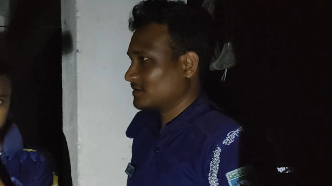 ছিনতাই চেষ্টার অভিযোগে দুই পুলিশ সদস্য প্রত্যাহার