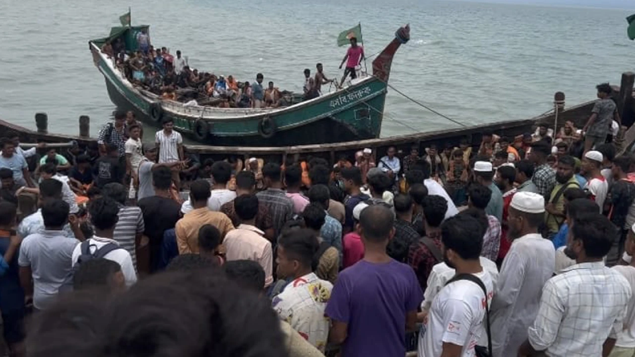 সেন্টমার্টিন থেকে টেকনাফে ফিরলেন আটকা পড়া ২৪০ জন