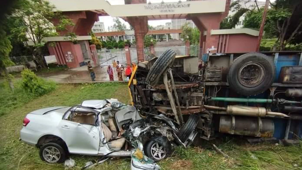 ঈদযাত্রায় ট্রাক-প্রাইভেটকার সংঘর্ষে শিশুসহ নিহত ৩