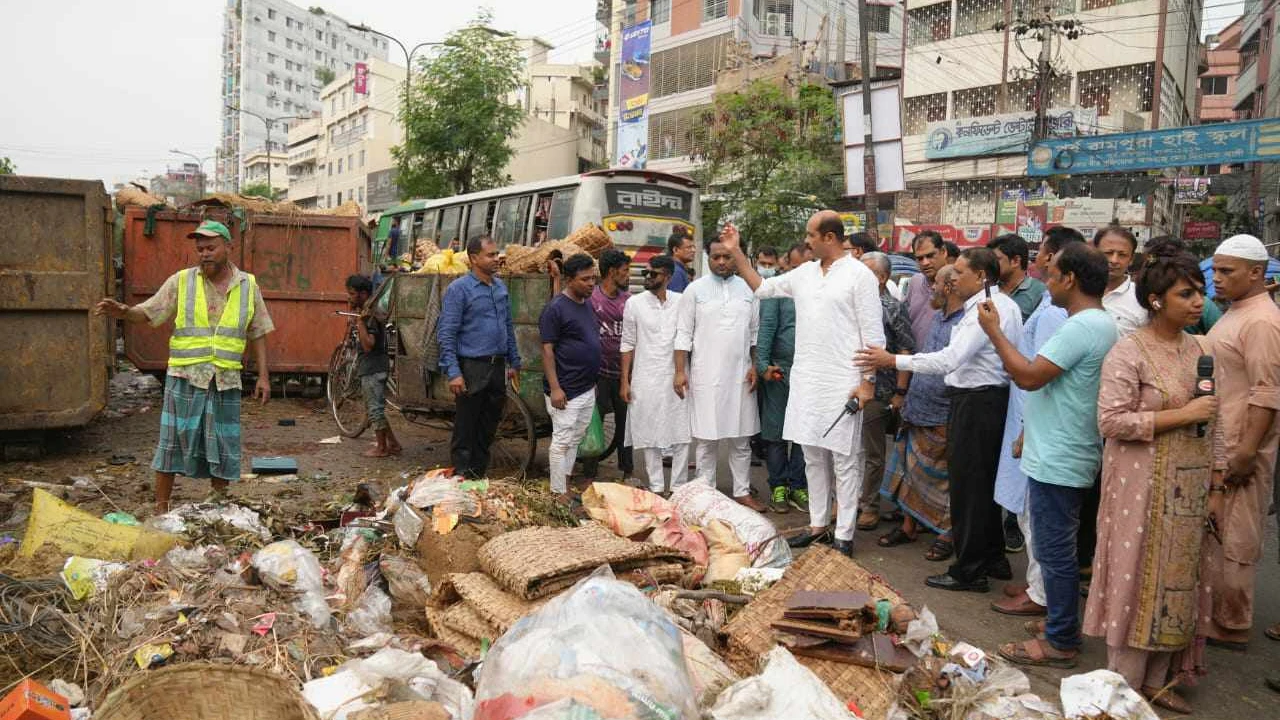 ৬ ঘণ্টায় শতভাগ বর্জ্য অপসারণের দাবি মেয়র আতিকের