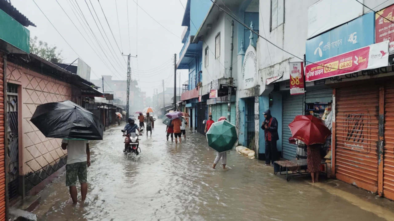ঢলের পানিতে ভাসছে সুনামগঞ্জ