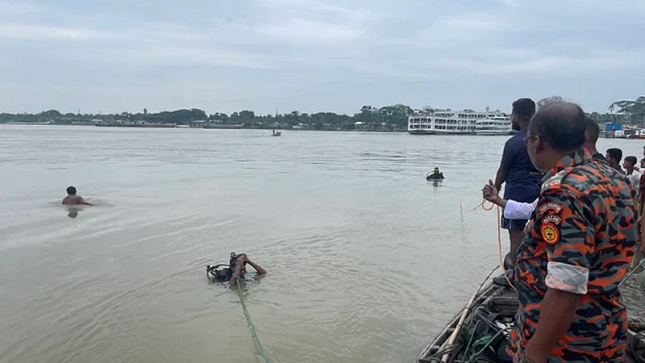 মেঘনা নদীতে স্ত্রীর সামনে তলিয়ে গেলেন স্বামী