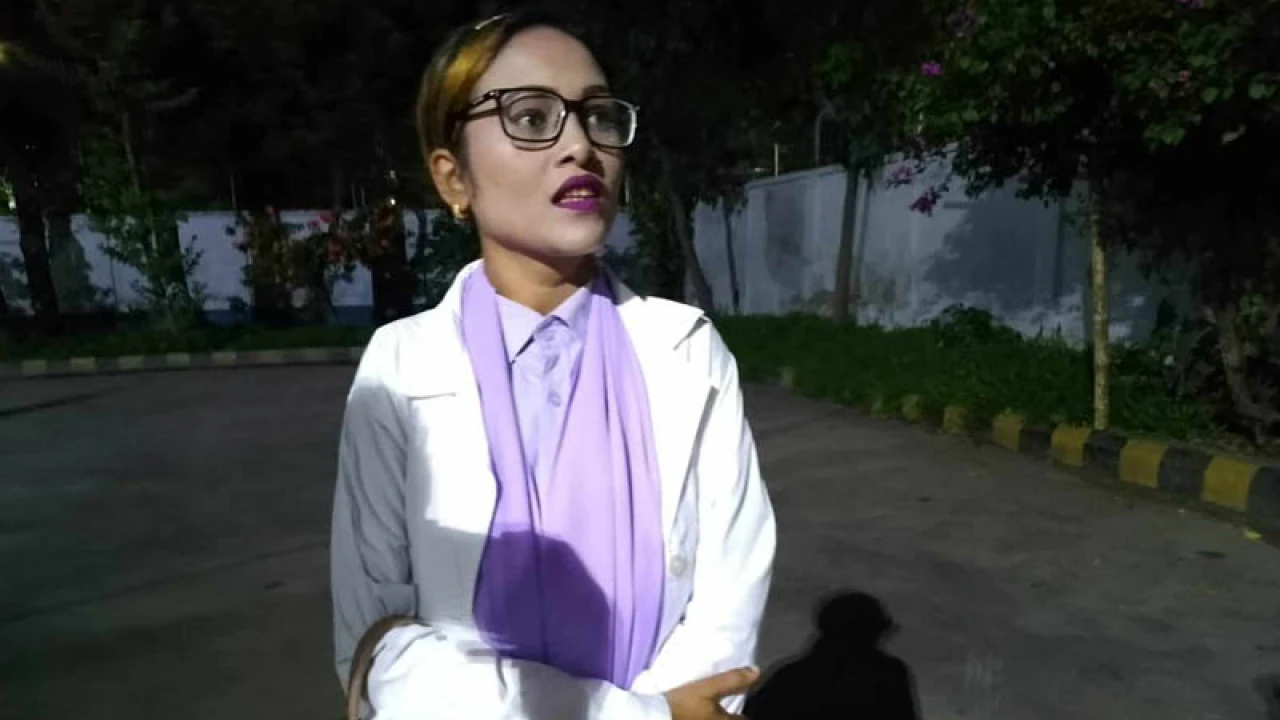 হাসপাতালে নারীর সন্দেহজনক ঘোরাফেরা, ধরে পুলিশে দিল কর্তৃপক্ষ