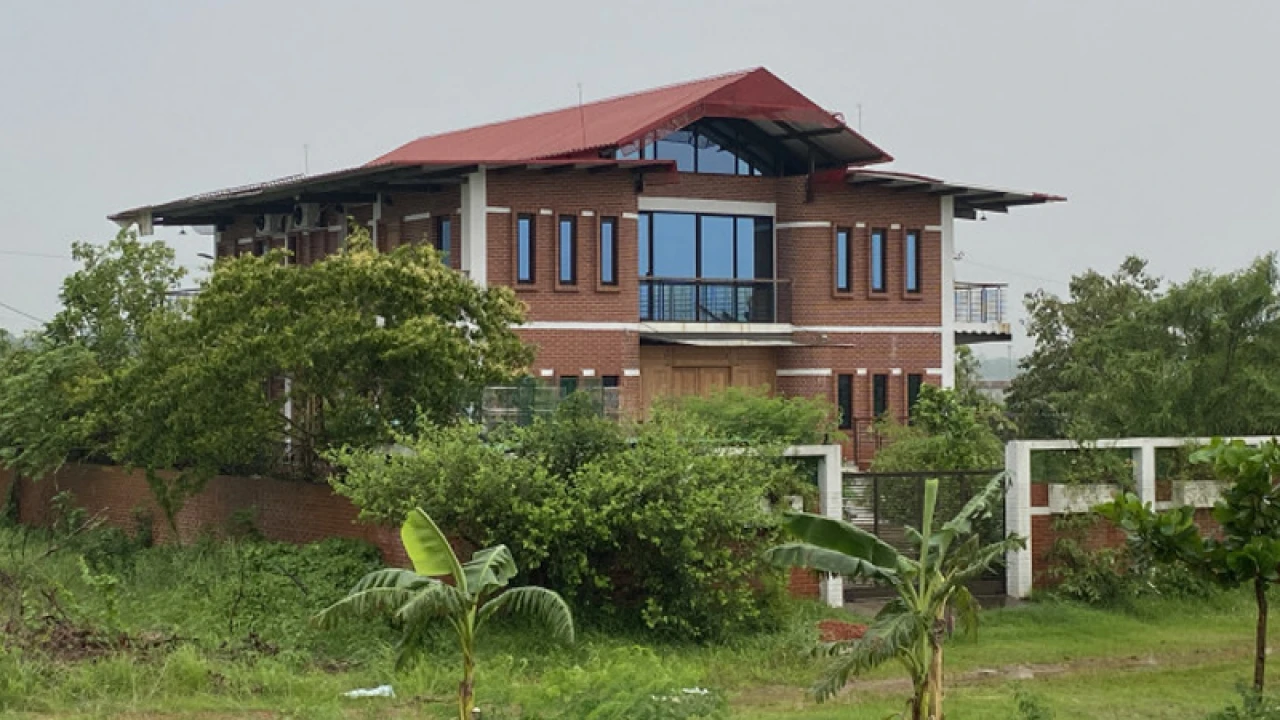 নির্জন স্থানে বেনজীরের ‘রহস্যময়’ বাড়ি