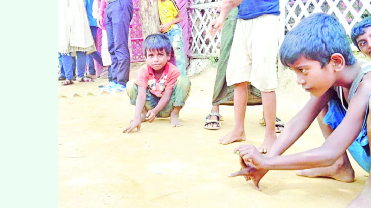 ক্যাম্পের প্রাচীরে বন্দি রোহিঙ্গা শিশুদের স্বপ্ন