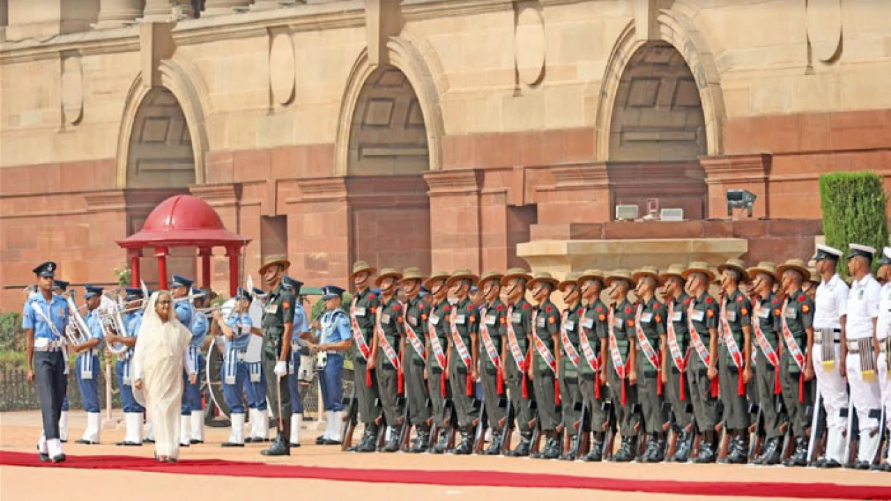 নয়াদিল্লিতে শেখ হাসিনাকে রাজকীয় সংবর্ধনা