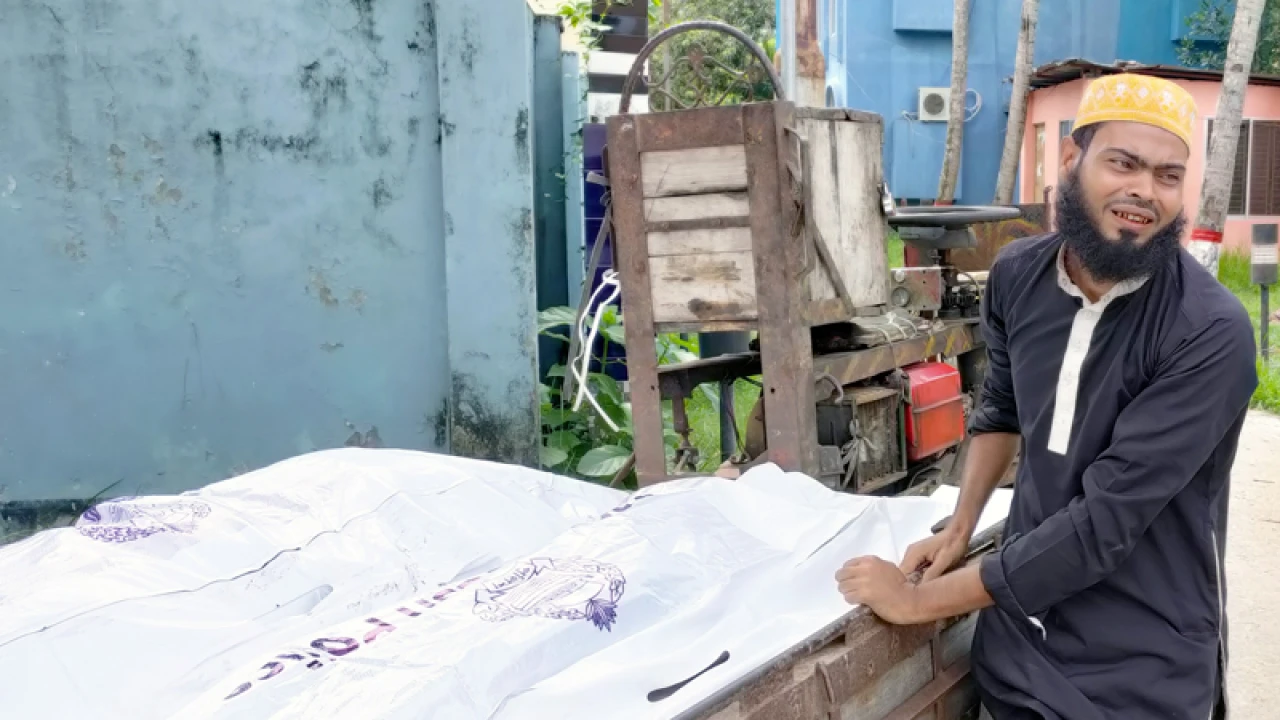 পিকআপ ভ্যানের ধাক্কায় মামি-ভাগ্নি নিহত