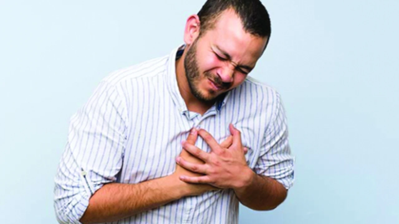 বুকে ব্যথা যেসব রোগের লক্ষণ