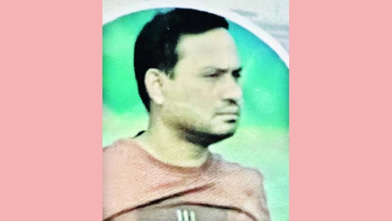 প্রশাসনিক কর্মকর্তার এ কী কাণ্ড