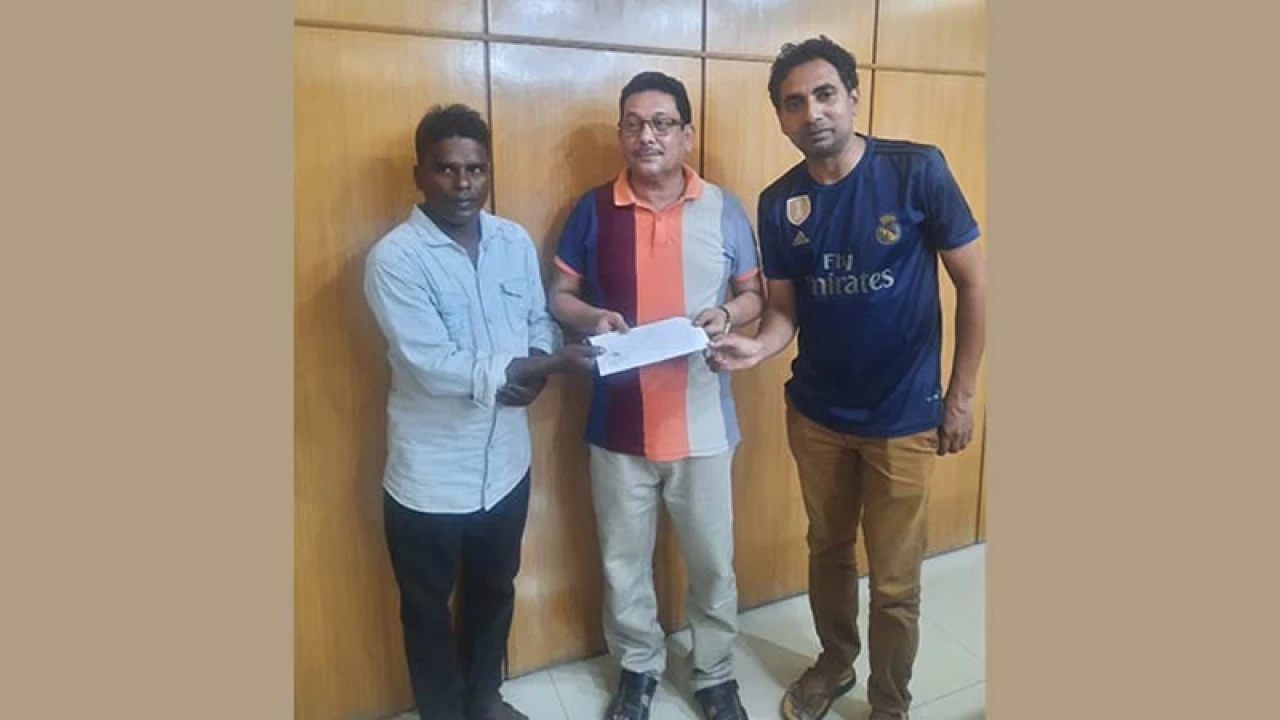 রাসেলস ভাইপার ধরে লাখ টাকা পুরস্কার জিতলেন দুজন