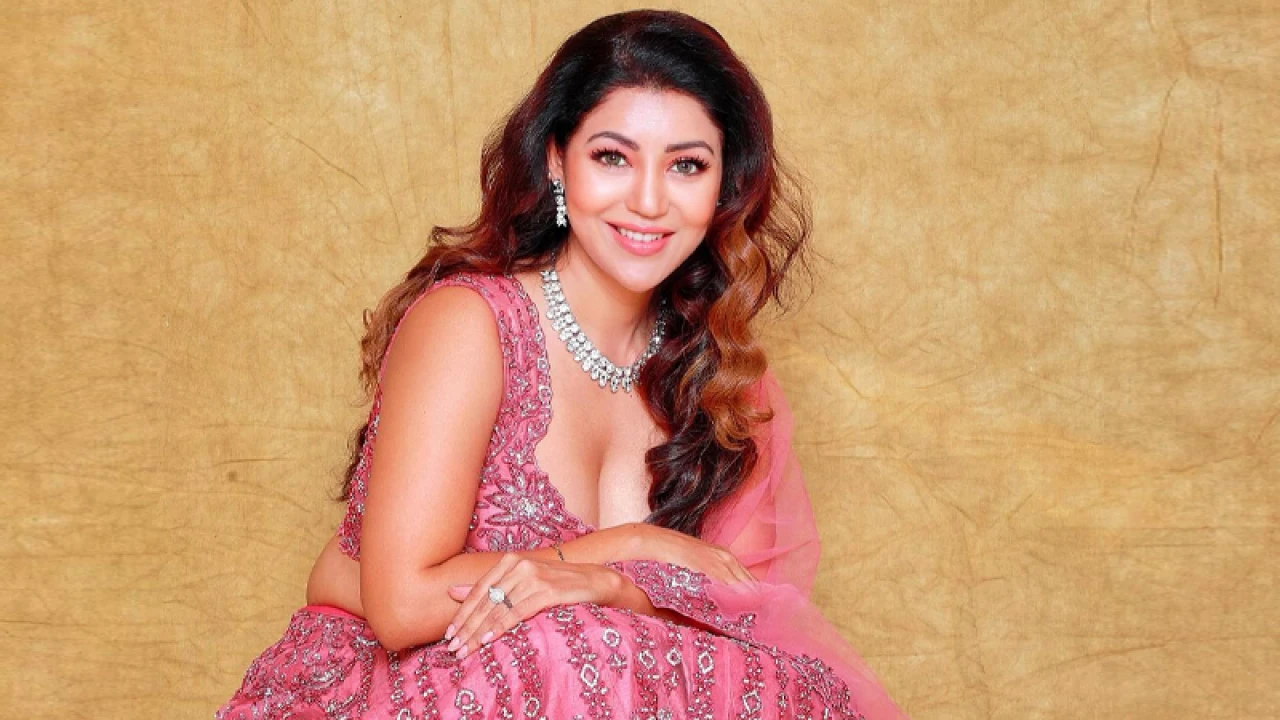 জরায়ুর জটিল সমস্যায় অভিনেত্রী দেবীনা বন্দ্যোপাধ্যায়