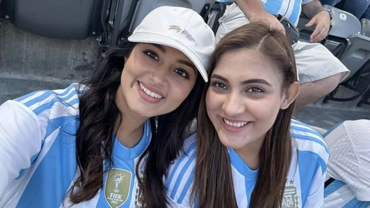 মেসির জন্য মাঠে মেহজাবীন-ফারিণ