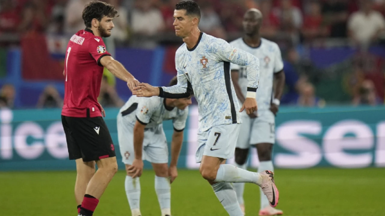 ম্যাচের আগে ‘আইডল’ রোনালদো কী বলেছিলেন কাভারাৎসখেলিয়াকে