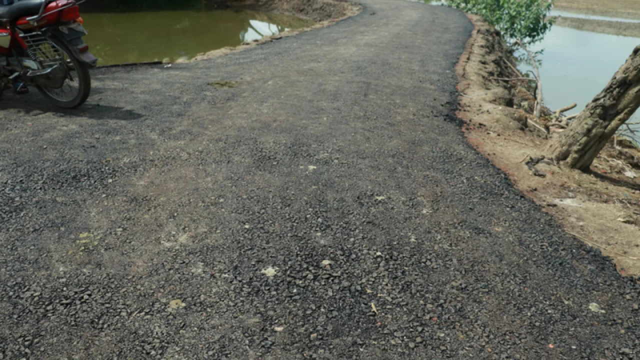 কোটি টাকার রাস্তার কার্পেটিং উঠে যাচ্ছে দুদিনেই