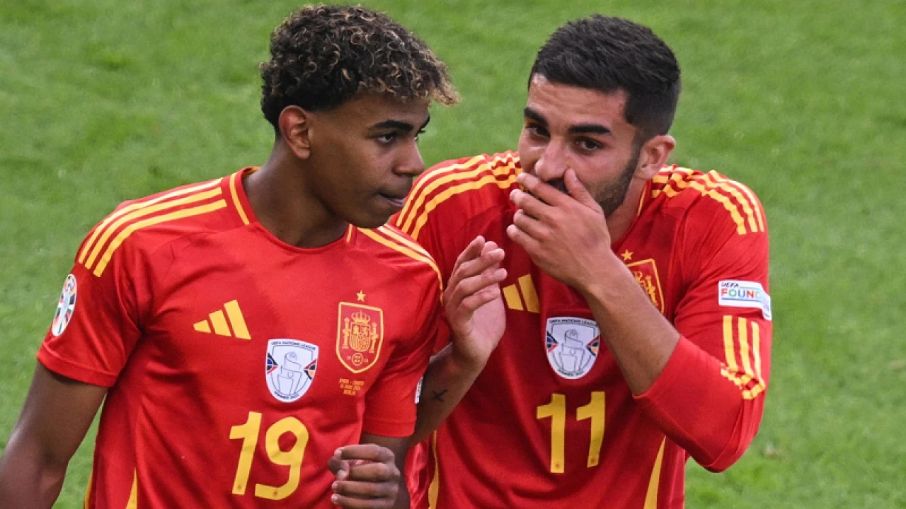 ইয়ামালের নামে পুলিশে অভিযোগ দেবো, সতীর্থের কৌতুক