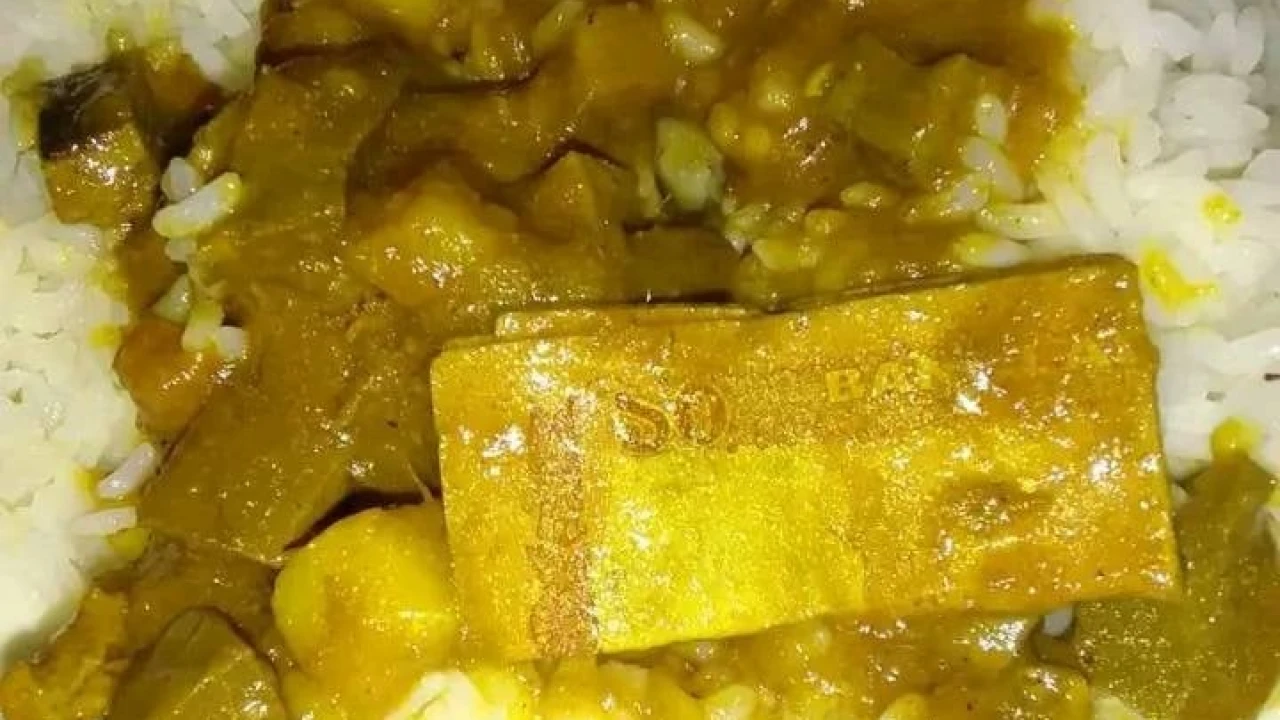 ঢাবিতে ক্যান্টিনের খাবারে মিলল টাকা