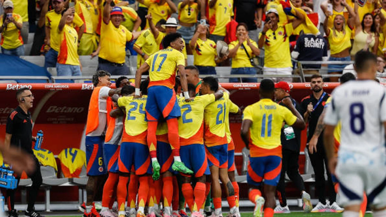 কোস্টারিকাকে উড়িয়ে শেষ আটে কলম্বিয়া