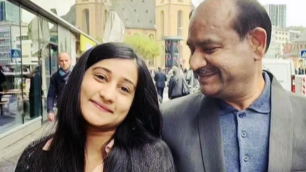 ‘পরীক্ষা না দিয়েই’ পাস করেছেন লোকসভার স্পিকারের মেয়ে!