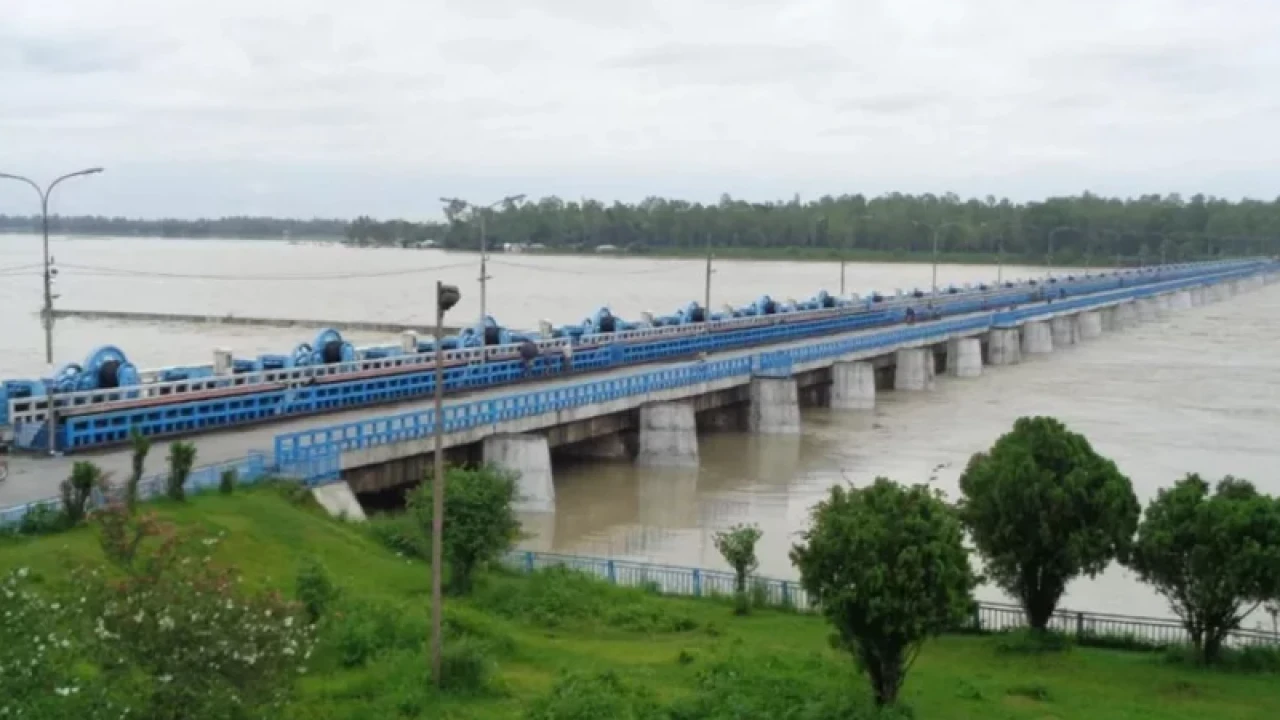 ভয়ঙ্কর হয়ে উঠেছে তিস্তা, রেড অ্যালার্ট জারি