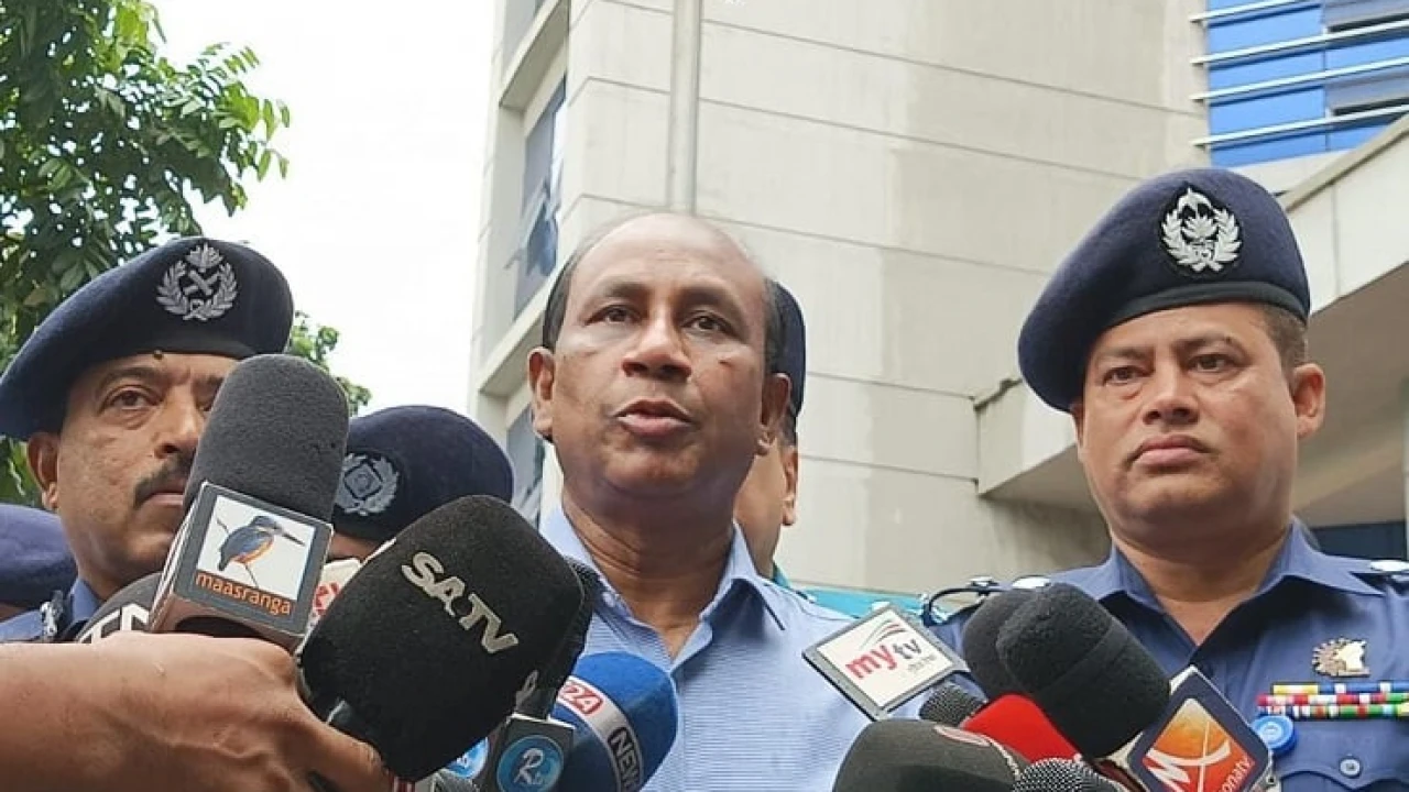 সাংবাদিকদের ‘সতর্কতা’র বিষয়ে যা বললেন অতিরিক্ত আইজিপি মনিরুল