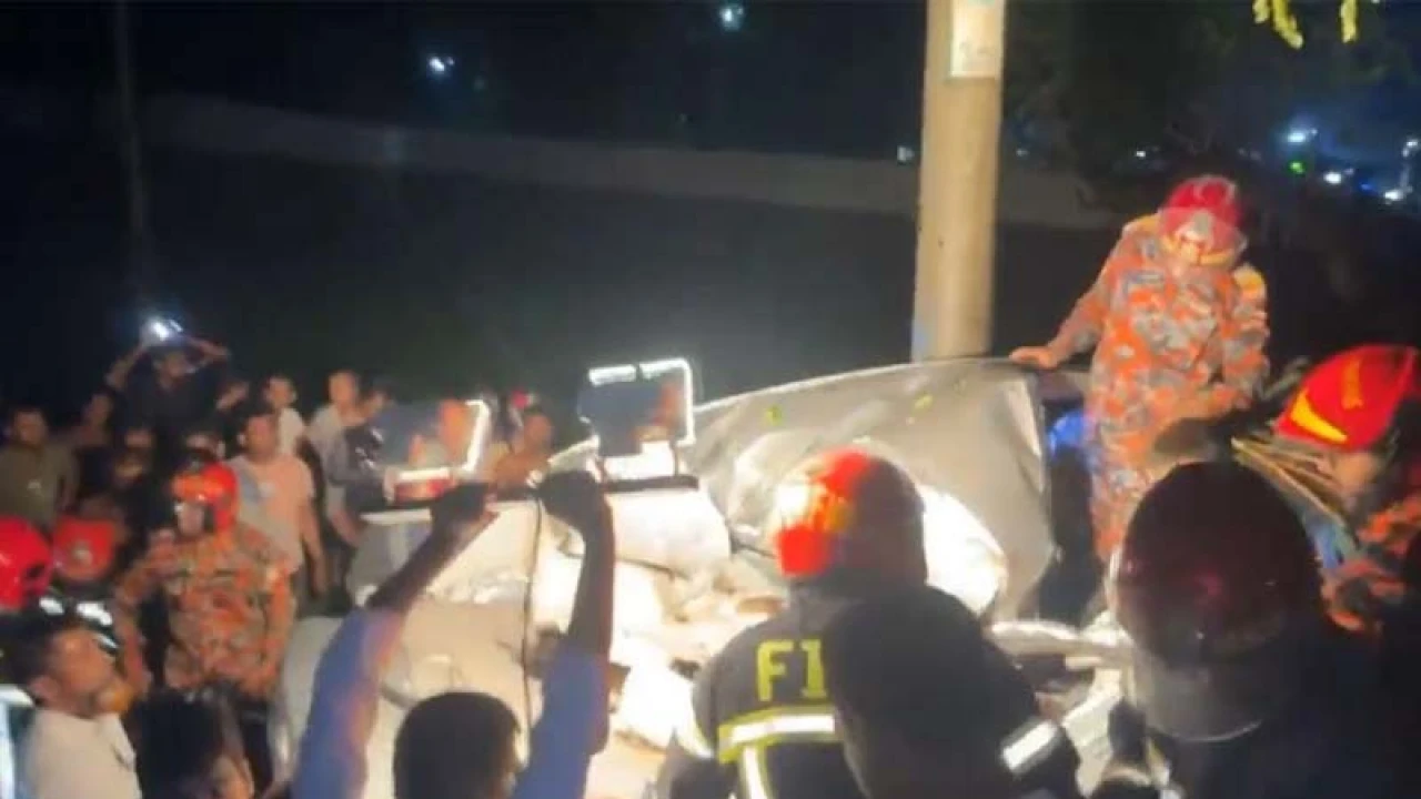 প্রাইভেট কার নিয়ন্ত্রণ হারিয়ে গাছের সঙ্গে ধাক্কা, নিহত ৪