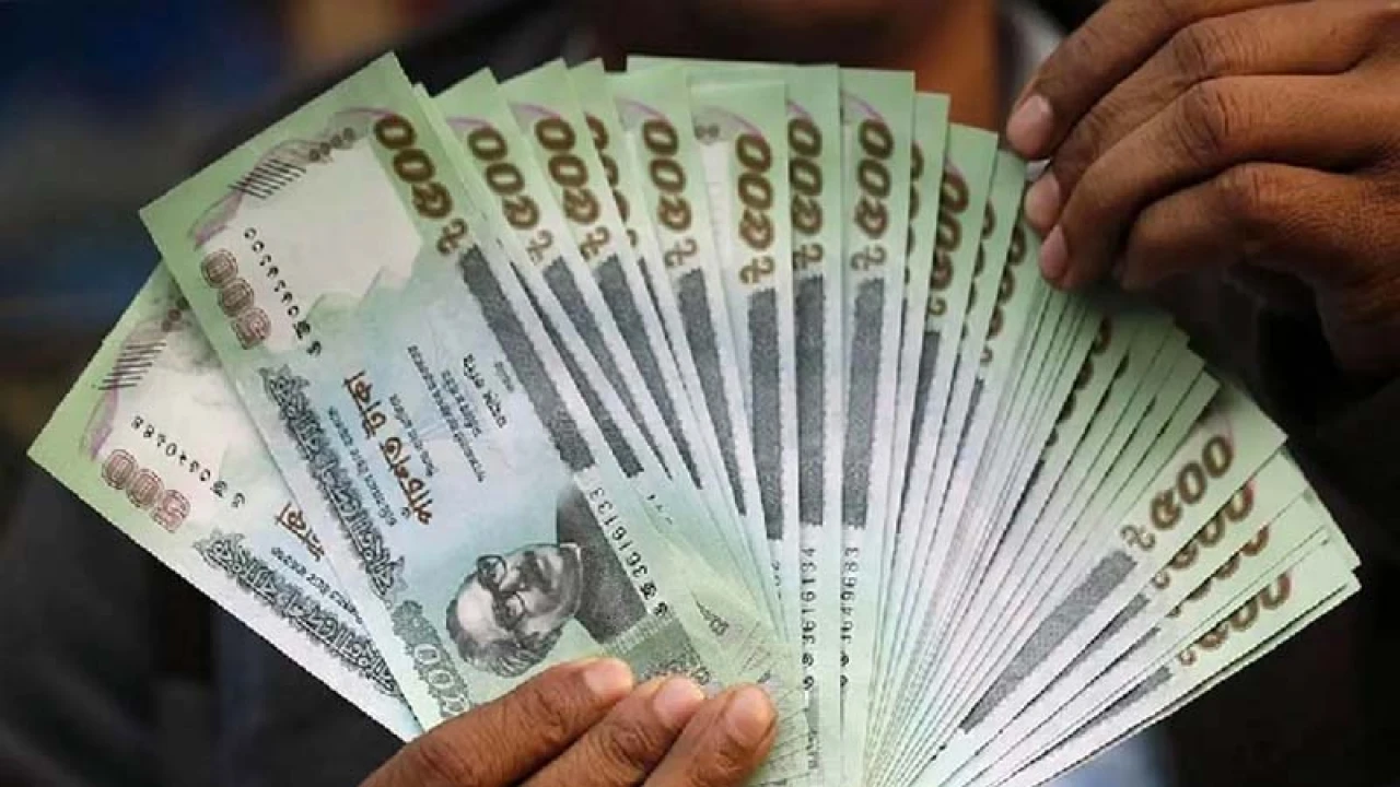 টাকা হাতে রাখার প্রবণতা বেড়েছে