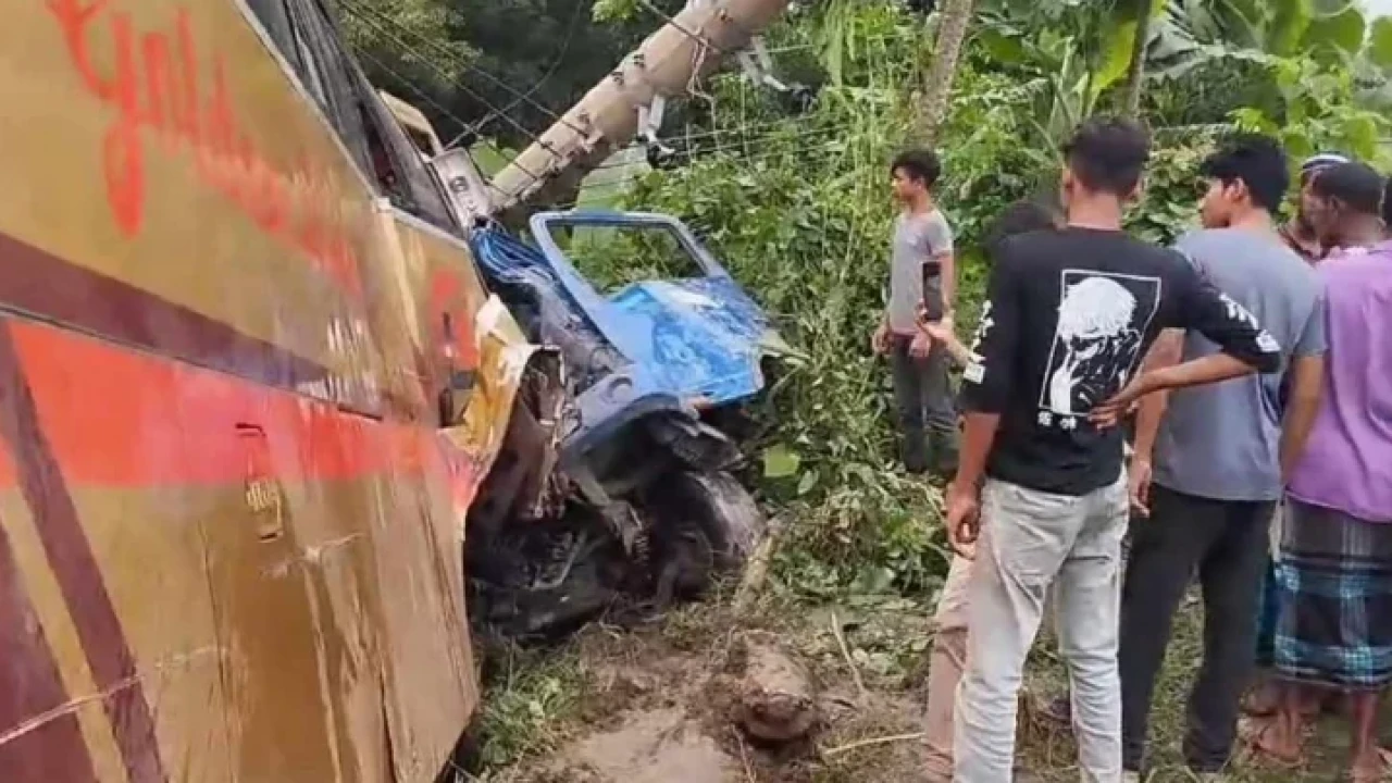 বাস–পিকআপের মুখোমুখি সংঘর্ষ, নিহত ২