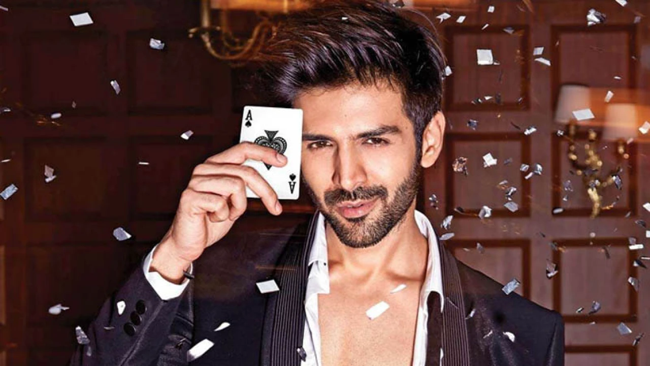 চোখের সামনে বিস্ফোরণ, অন্ধ হতে পারতেন কার্তিক!