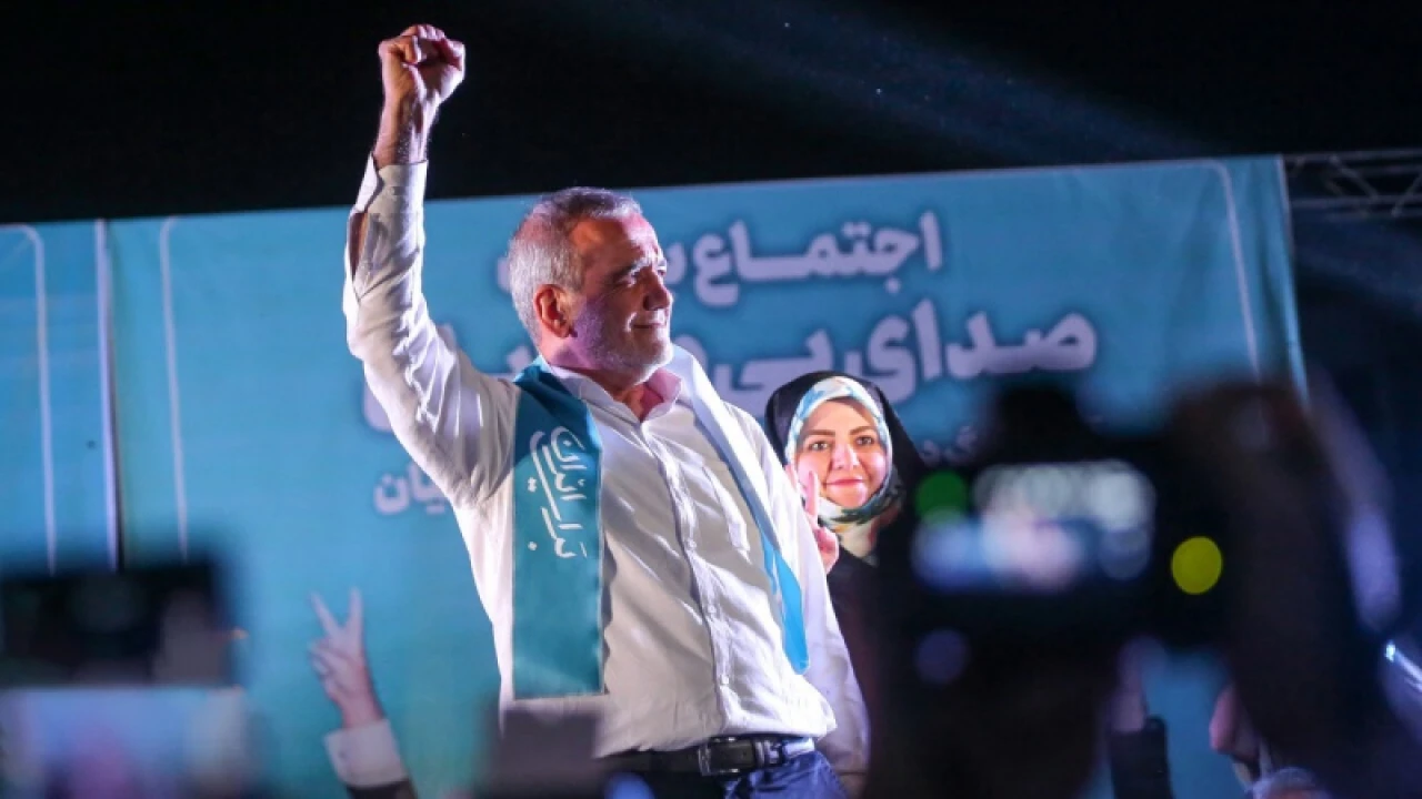 ইরানের নতুন প্রেসিডেন্ট কে এই মাসুদ পেজেশকিয়ান