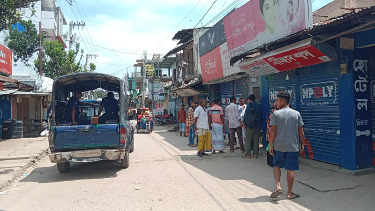 প্রকাশ্যে যুবককে কুপিয়ে হত্যা