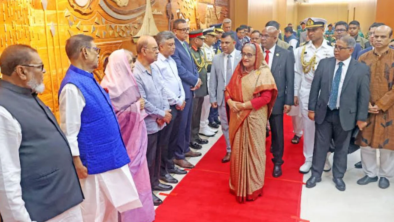 বেইজিংয়ের উদ্দেশে ঢাকা ছাড়লেন প্রধানমন্ত্রী