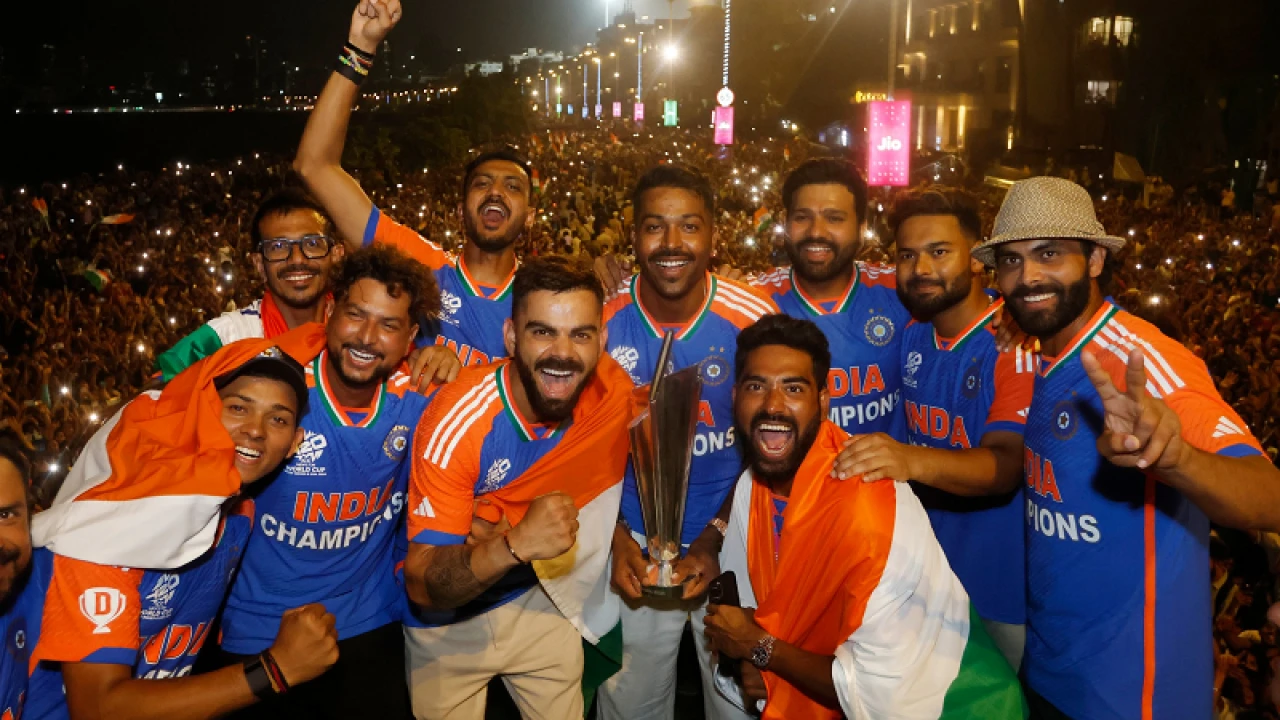 বিশ্বকাপ জিতে ভারতের কে কত টাকা পাচ্ছেন
