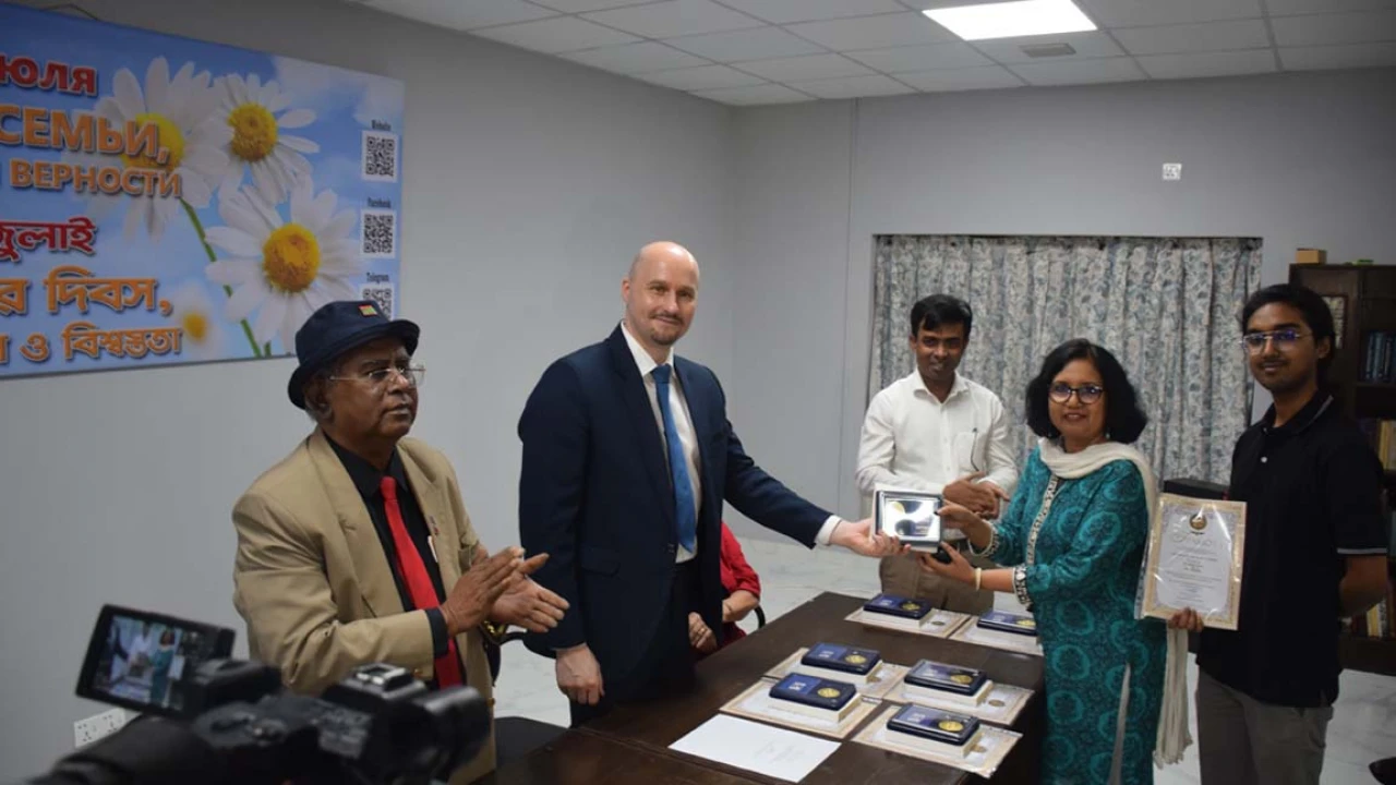 সুখী দম্পতিদের সম্মানিত করল ঢাকাস্থ রাশিয়ান হাউস