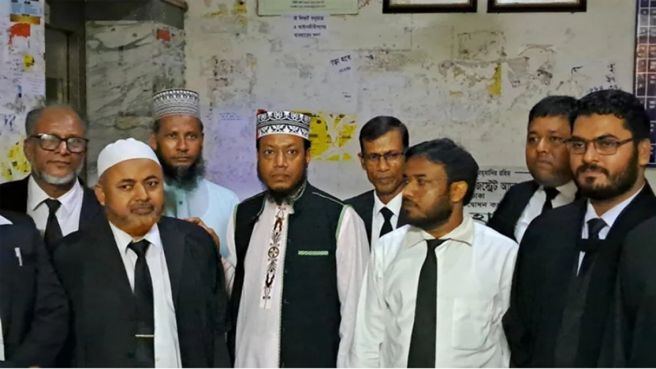 ইসলামিক বক্তা আমির হামজা আদালতে, শুনানি পেছাল